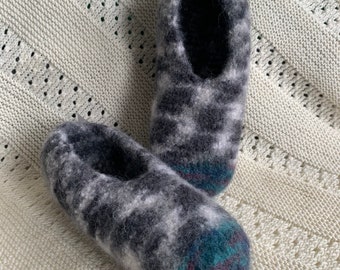 Slippers, size 34