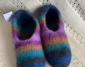 Slippers, size 35