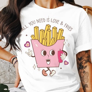 Lustiges Pommes-Liebhaber-T-Shirt, alles, was Sie brauchen, ist Liebe & Pommes, süßes Feinschmecker-Geschenk-T-Stück, Unisex-Grafik-T-Stück, Fast Food-Themenhemd