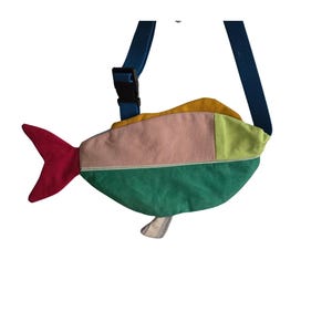 Sac à bandoulière en patchwork de poisson recyclé - Sac à bandoulière durable fabriqué à la main à partir de vêtements d'occasion récupérés.