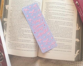 Marque-pages roses très sages et très attentifs | Marque-pages plastifiés faits main avec pampilles | Cadeau livresques pour lectrice - Viral rat de bibliothèque pastel mignon