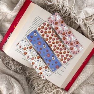 Schattige bloemen Halloween-thema pompoenen en spoken bladwijzerset | Handgemaakt gelamineerd met bladwijzers met kwastje | Pastelkleurig boekachtig cadeau voor lezersboeken