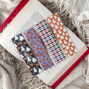 Bladwijzerset pompoenen en geesten Halloween-thema | Handgemaakt gelamineerd met bladwijzers met kwastje | Leuk en griezelig, boekenachtig bloemenspookcadeau voor lezer