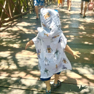 Toddler Kids Beach Poncho, Organic Turkish Muslin Handmade Hooded Kids Poncho, Kids Bath Poncho, Made in Canada, Safari, Robots, 2 colours