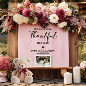 Mädchen-Schwangerschaftsankündigung Digital, Herbst, es ist eine Mädchen-Baby-Enthüllung, Herbst-Schwangerschafts-Enthüllung, besonders dankbar in diesem Jahr, Boho-Fall-Baby-Mädchen