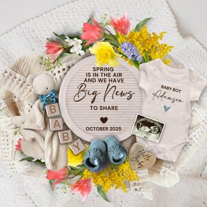 Anuncio digital de embarazo de primavera, revelación floral de bebé niño, plantilla editable de anuncio de embarazo, la primavera está en el aire, es un niño