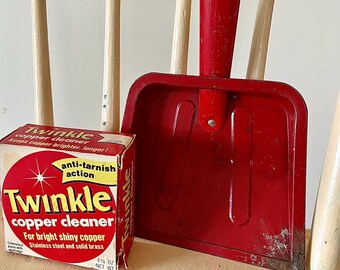 Vintage Red Metal Toy Dust Pan, Kitchen Laundry Wall Decor, Rustic Farmhouse
