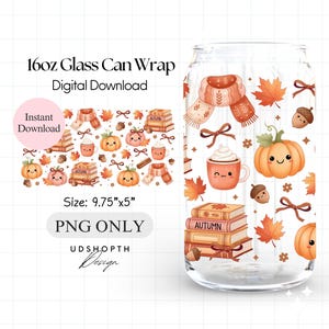 Puede incluir: Un envoltorio de lata de vidrio transparente de 16 oz con temática otoñal. El diseño incluye calabazas, hojas de otoño, libros, bufandas y tazas de café. El texto "16oz Glass Can Wrap" y "Digital Download" es visible. El tamaño es de 24,77 cm x 12,7 cm.