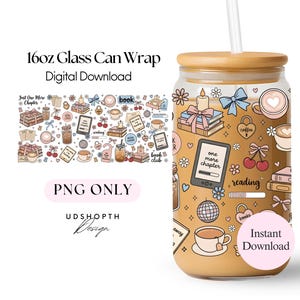 Peut inclure: Un emballage de canette en verre de 473 ml avec un design de téléchargement numérique. Le motif est sur le thème des livres avec des tasses à café, des livres et le texte « Just One More Chapter ». Le contenant a un couvercle en bois et une paille. Le design comprend le texte « PNG ONLY » et « Instant Download ».