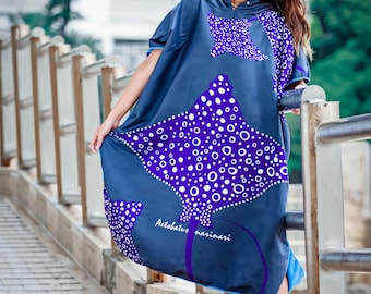 May include: A blue hooded towel with a purple and white spotted stingray design. The towel has the text "Actobatus marinari" printed on it.