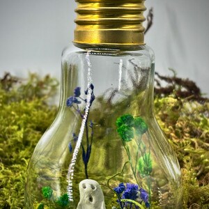 Lightbulb ghost pet