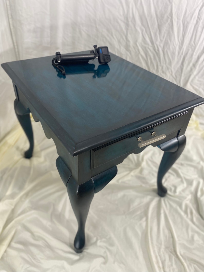 A closer look at Vintage Distressing Finish