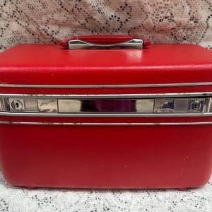 Vintage 1960s Samsonite Silhouette Train Case – Red Hard Shell Vanity Luggage