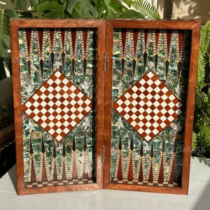 Jeu d'échecs vintage unique en son genre 20 x 20 po. avec perles de la Méditerranée