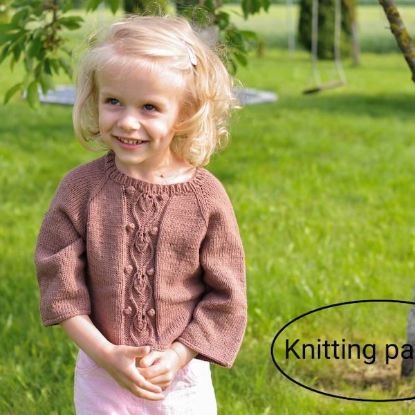 KNITTING PATTERN. Easy Knit Baby Girls Modern Sweater. Seamless Top Down Knitted Raglan Blouse with three-quouter sleeves. Cropped Wide Top