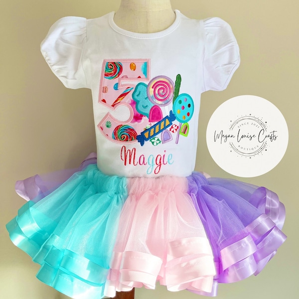 Tenue pour 5e anniversaire, tenue d'anniversaire bonbon, tenue d'anniversaire tutu, chemise d'anniversaire doux, thème d'anniversaire de bonbons, cupcake, broderie