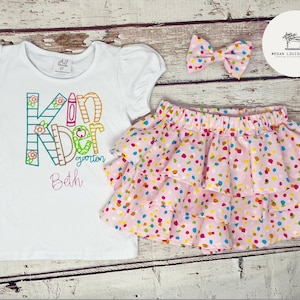 Kindergarten Outfit, Polka Dot Schul Outfit, Erster Schultag, Regenbogen Boho Outfit, Mädchen Schul Outfit, personalisierte Schul Shirt