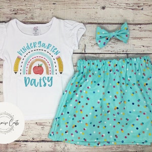 Kindergarten Outfit, Polka Dot Schul Outfit, Erster Schultag, Regenbogen Boho Outfit, Mädchen Schul Outfit, personalisierte Schul Shirt
