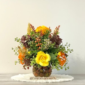 Small Modern Farmhouse Fall Arrangement, Fall Flower Arrangement, Small Space Autumn Centerpiece, Fall Decor, Fall Country Style Table Decor