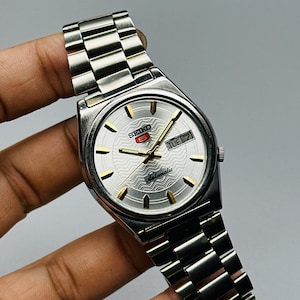 Rare Vintage Seiko 5 Automatic , Silver Dial, Silver Case, Day/Date  Caliber No. 7009, Men&#39;s Wrist Watch Japan Made,