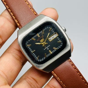Pre-Owned Vintage Seiko 5 Automatic , Black  Dial, TV Case, Day/Date  Caliber No. 6309, Men&#39;s Wrist Watch Japan Made,