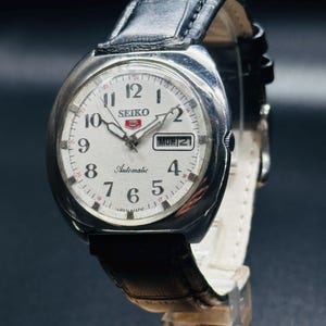 Rare Vintage Seiko 5 Automatic , White Dial, Silver Case Day/Date Rare  Men&#39;s Wrist Watch Japan Made