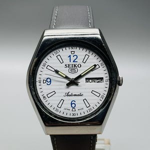 Rare Vintage Seiko 5 Automatic , White Dial, Silver Case, Day/Date  Caliber No. 6319, Men&#39;s Wrist Watch Japan Made,