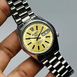 Rare Vintage Seiko 5 Automatic , Yellow Dial, Silver Case, Day/Date  Caliber No. 7s26, Men&#39;s Wrist Watch Japan Made,