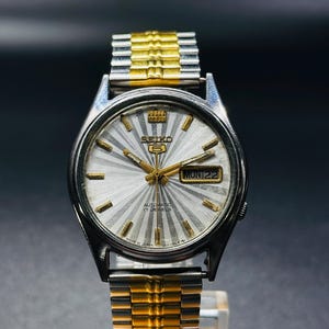 Rare Vintage Seiko 5 Automatic , Silver Dial, Silver Case Day/Date Rare Caliber No.7009 Men&#39;s Wrist Watch Japan Made