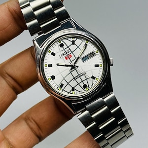 Rare Vintage Seiko 5 Automatic , Silver Dial, Silver Case, Day/Date  Caliber No. 7009, Men&#39;s Wrist Watch Japan Made,