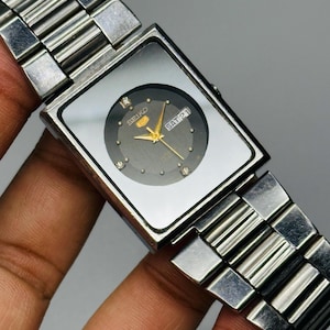 Rare Vintage Small Size Seiko 5 Automatic , Black Dial, Silver Case Day/Date Rare Caliber No.2906, Men&#39;s Wrist Watch Japan Made
