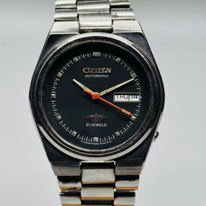 Reloj de pulsera Citizen automático vintage excepcional, esfera negra, caja plateada, calibre n.° 8200A, día/fecha, 21 joyas, para hombre, fabricado en Japón.