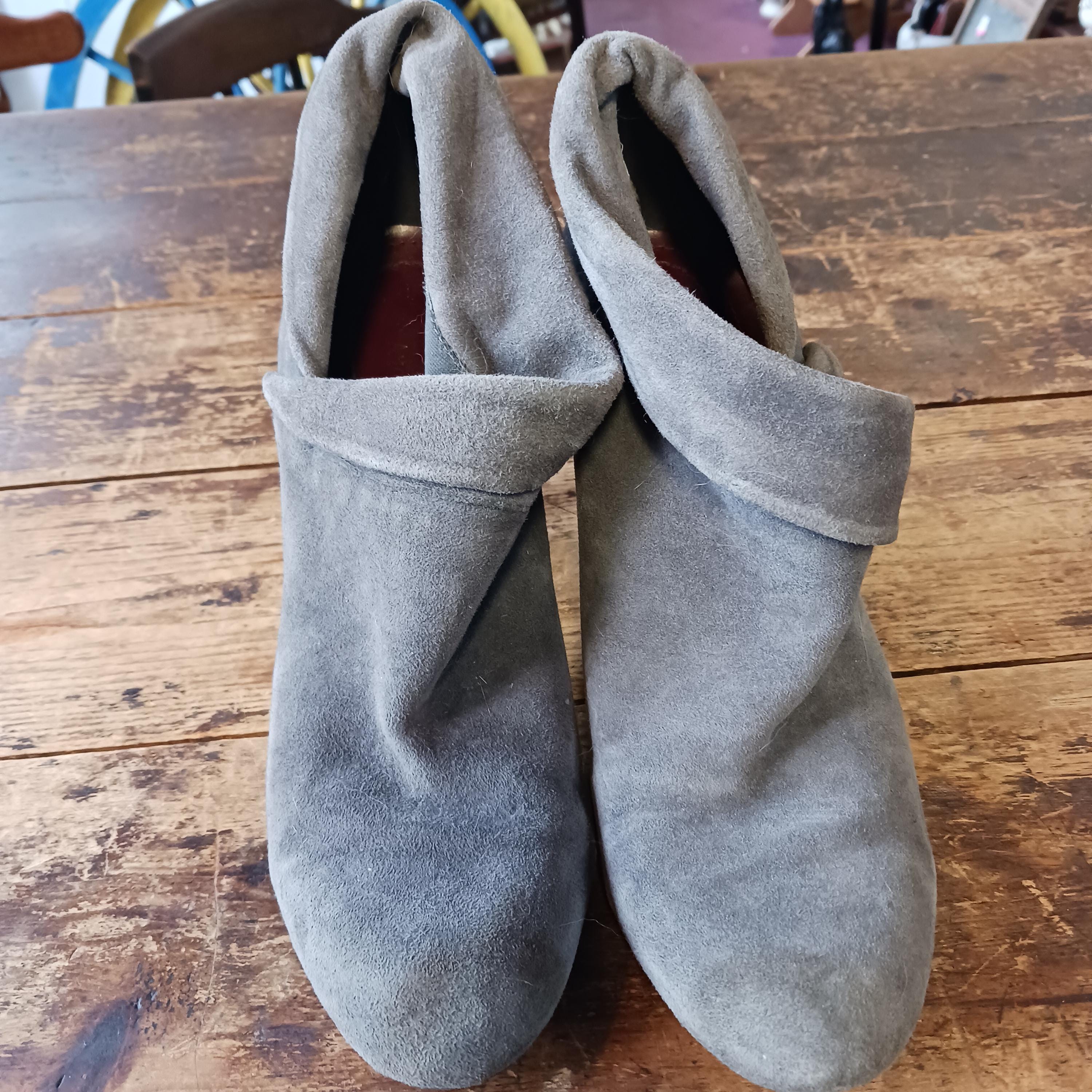 Light grey suede booties 2025