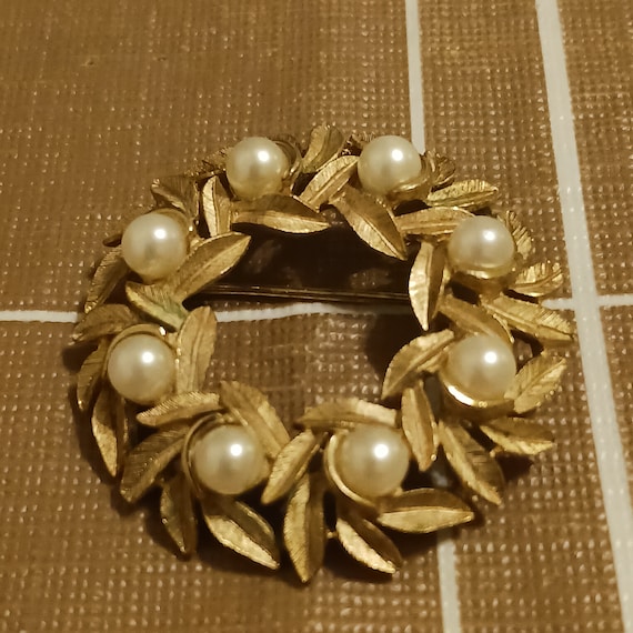Avon Gold Leaf Faux Pearl Pin - image 1