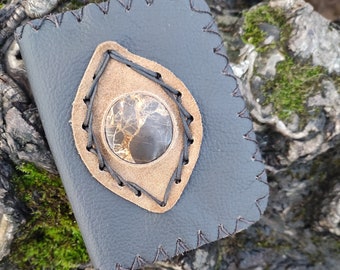 Geldtasche mit rundem Jaspisstein aus recyceltem Leder, purse, moneybag, wallet leather jaspis