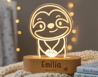 Nachtlampe Kinderzimmer - Schlummerlicht mit Tiermotiven zB. Faultier oder Löwen - personalisiert mit Namen, mit Akku und Dimmbar