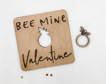 Valentines card SVG// Punch-out bee ring card SVG// Laser Cut File// Glowforge