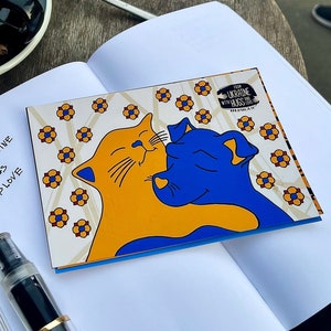 Abrazos de amor, Tarjeta de felicitación ucraniana, Perro y gato, Tarjeta benéfica, Apoya a Ucrania, Hecho en UAGreeting card