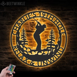 Arte de parede de metal para golfe personalizada com luz LED Placa com nome de jogador de golfe personalizada Decoração para casa 19º buraco Decoração de taco de golfe Aniversário Natal Inauguração de casa