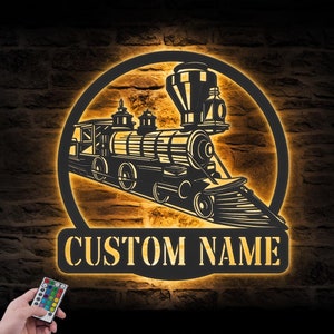 Arte de pared de metal con locomotora de vapor y luz LED, letrero personalizado con el nombre del conductor del tren de carga, decoración del hogar, letrero de ferrocarril