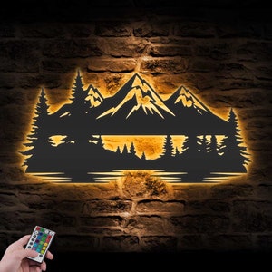 Arte de pared de metal con luz LED para montaña, bosque, naturaleza, colina, árbol, gran letrero de aventuras, decoración para el hogar, senderismo, campista, excursionista, paisaje, decoración de cumpleaños
