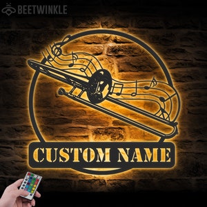 Benutzerdefinierte Posaune Musikinstrument Metall Wand Kunst LED Licht Personalisierte Spieler Name Zeichen Home Decor Jazz Musik Klassische Raumdekoration