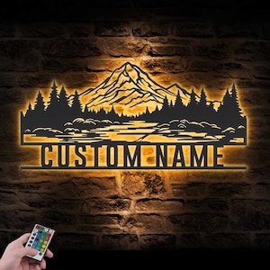 Arte de pared de metal personalizado con diseño de bosque y montaña, luz LED, árbol de colina personalizado, letrero con nombre de aventura grande, decoración del hogar, decoración de paisaje