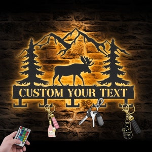 Llavero de cabaña de alces personalizado, arte de pared de metal, luz LED, llavero de cazador de granja forestal personalizado, letrero con nombre, decoración, colgador de llaves de cabaña, regalo