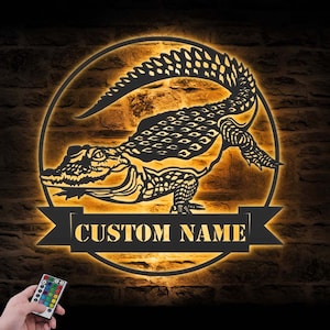 Benutzerdefinierte Alligator Metallwandkunst LED-Licht personifizierte Krokodil-Liebhaber-Namensschild-Hauptdekor-Kind-Kinderzimmer-Sumpf-Tierdekoration Houswarming