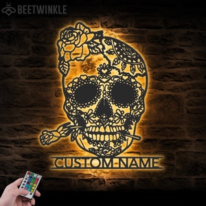 Arte de pared de metal con calavera de azúcar personalizada con luz LED Letrero personalizado del Día de los Muertos Decoración del hogar Calavera de azúcar con rosa Decoración de Halloween