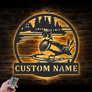 Arte de parede de metal para caça de pato de madeira personalizada com luz LED Placa de nome de caçador personalizada Decoração para casa Decoração de cabana de pato Inauguração de casa Aniversário Natal