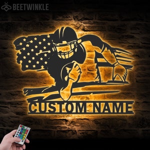 Custom American Football Metal Wall Art LED-licht Gepersonaliseerde US Player Lover Sign Home Decor Kid Jongen Kinderkamerdecoratie Kerstcadeau