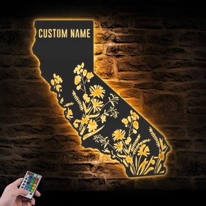 Arte de pared de metal con flores silvestres personalizadas del estado de California, luz LED, letrero con nombre y mapa de flores silvestres personalizado, decoración del hogar, decoración floral, Navidad
