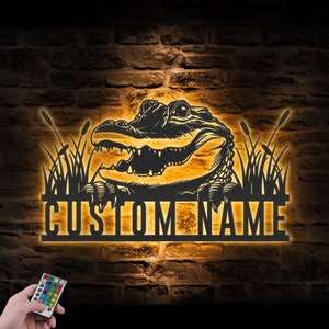 Benutzerdefinierte Spähen Alligator Metallwandkunst LED-Licht-personalisierte Krokodil-Namensschild-Hauptdekor-Kinderzimmer-Sumpf-Tierdekoration Houswarming